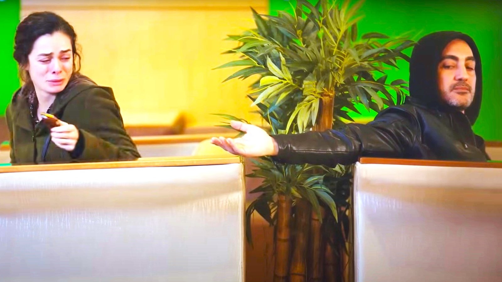 Piril e Sirin alleate, Bahar scopre Sarp con moglie e figli, La forza di una donna - riassunto puntata 43